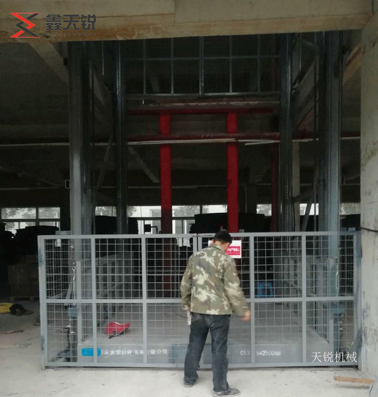 西双版纳10吨液压货梯交付使用